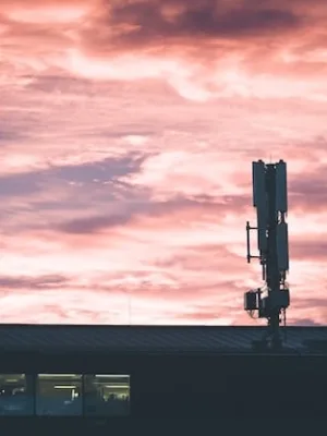Wireless Backhaul: How US Telecoms Expand 5G Coverage - Cover Image