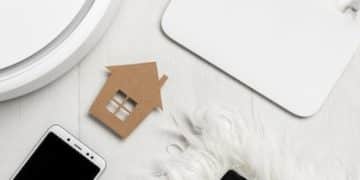 Wireless Power Transfer: Charging Cables Gone by 2026 in US Homes? - Cover Image