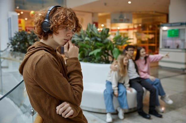 A person with hearing aids in a crowded restaurant, with focus on the AI-powered noise cancellation feature that helps them hear the conversation clearly.